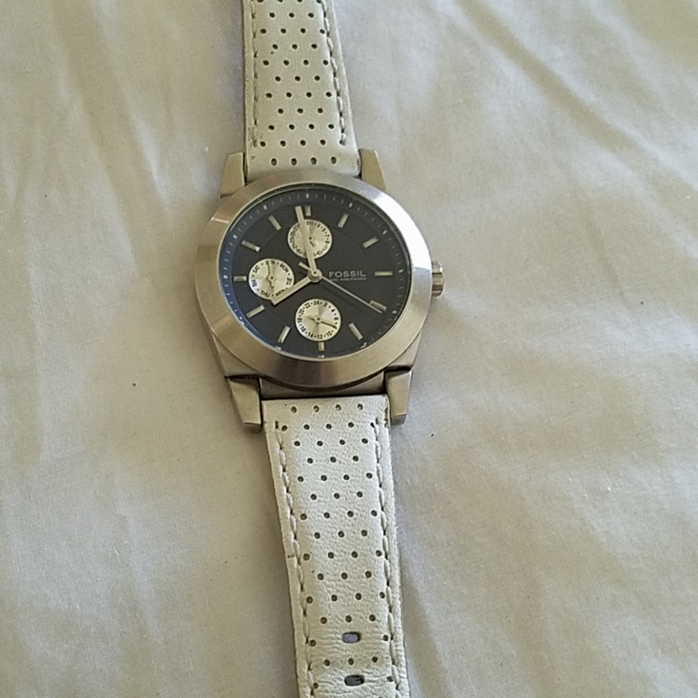 Fossil Watch - Picture 2 of 3